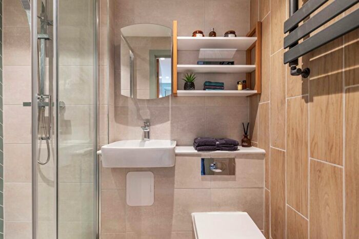 2 Bedroom Apartment To Rent In Yarborough Road - Bedroom En Suite Apt - /, LN1