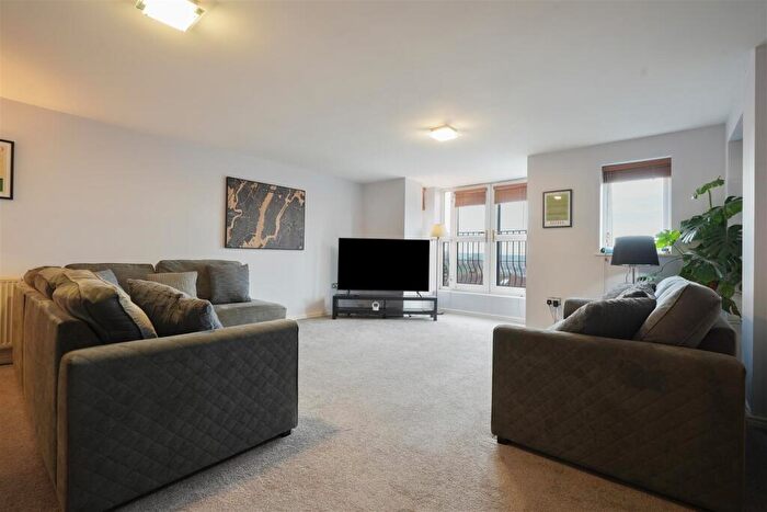 2 Bedroom Apartment For Sale In Manchester Road, Crosspool, S10