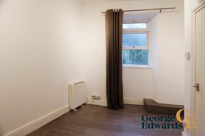 1 Bedroom Apartment To Rent In Apartment Dew Street Haverfordwest, SA61