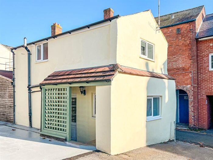 1 Bedroom Semi-Detached House For Sale In King Street, Bridport, DT6