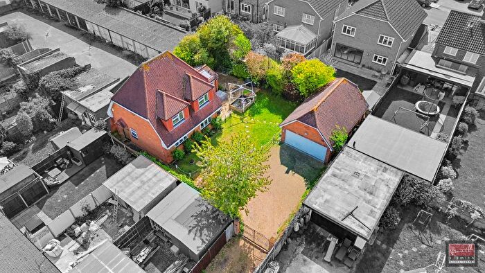 3 Bedroom Detached House For Sale In Feltham Road, Ashford, TW15