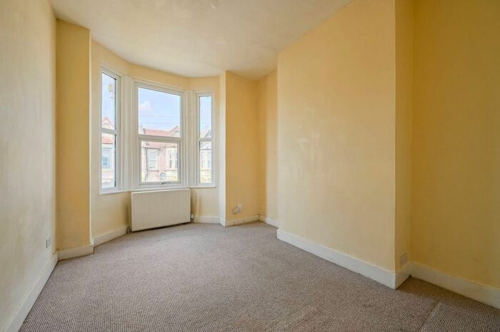 2 Bedroom Flat To Rent In Frith Road, Leytonstone, London, E11