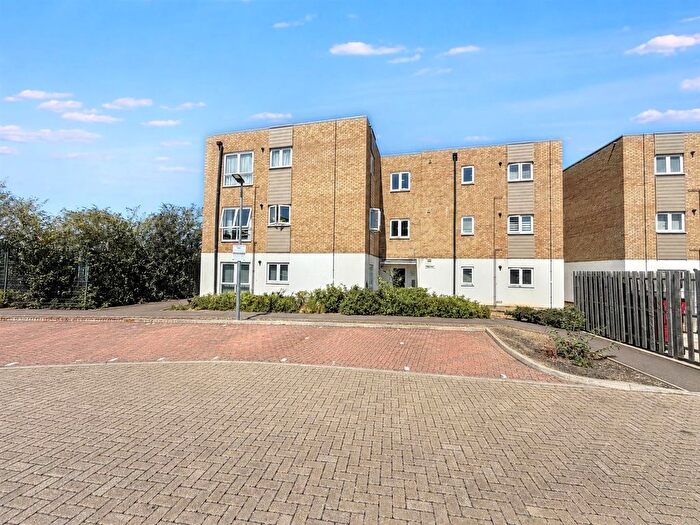 2 Bedroom Flat To Rent In Beret Court, Bongrace Walk, LU4
