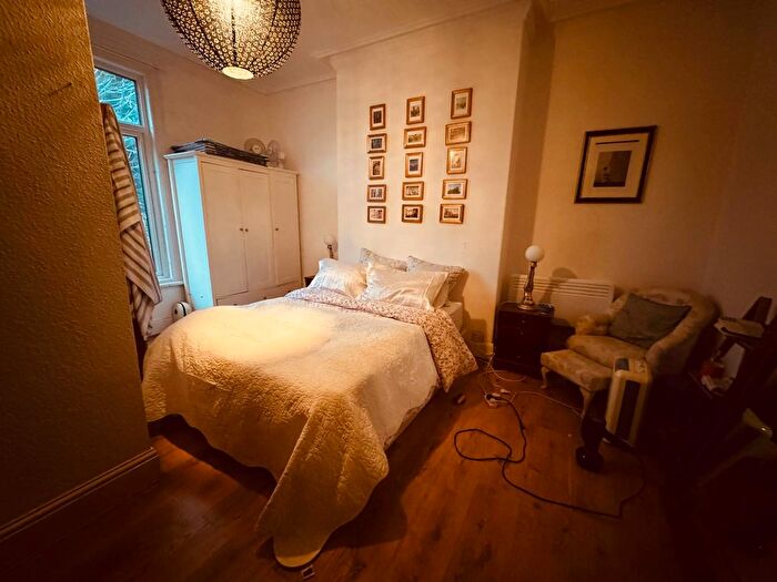 Block Of Flats To Rent In Ash Grove, Leeds, LS6