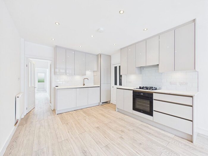2 Bedroom Flat To Rent In Chesterfield Road, Ashford, Surrey, TW15
