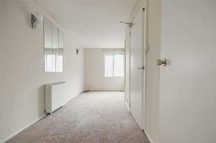 1 Bedroom Apartment To Rent In Pycroft Way, London, N9