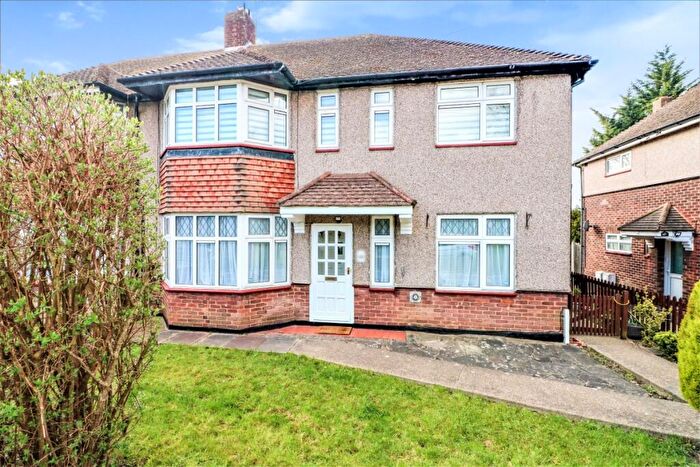 2 Bedroom Apartment To Rent In Ravensbourne Gardens, Ilford, Essex, IG5