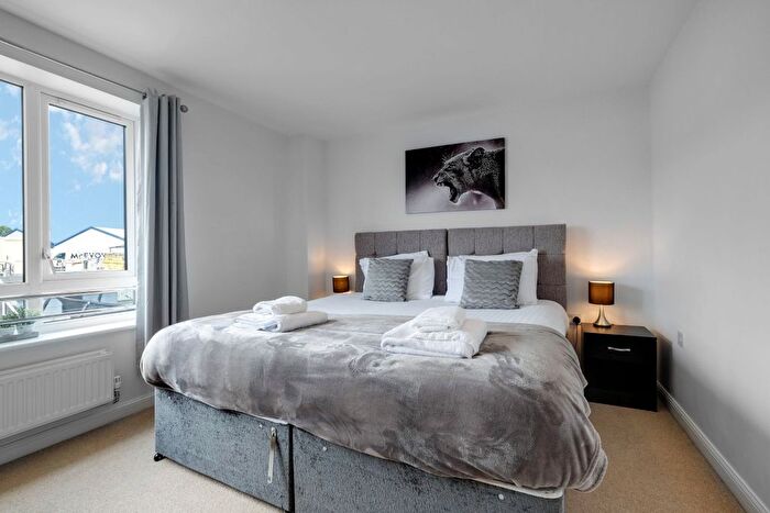 4 Bedroom Semi-Detached House To Rent In Kensal Green Drive, Maidenhead, SL6