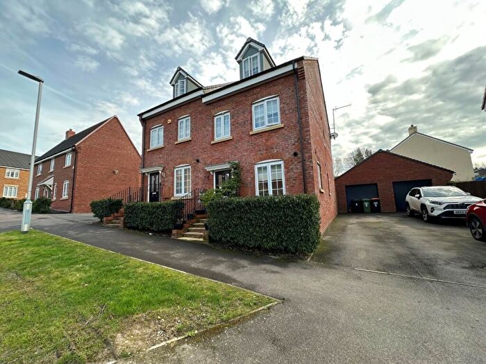 3 Bedroom Semi-Detached House For Sale In Aylesbury Drive, Houghton Regis, Dunstable, Bedfordshire, LU5