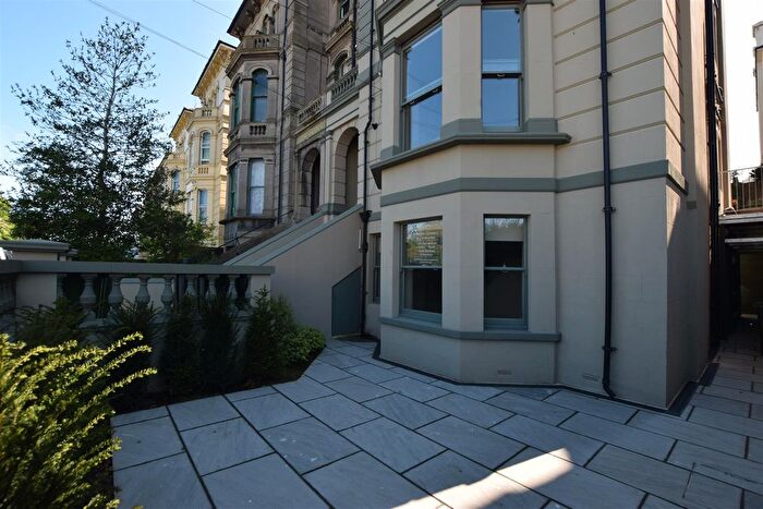 2 Bedroom Flat To Rent In Cornwallis Gardens, Hastings, TN34