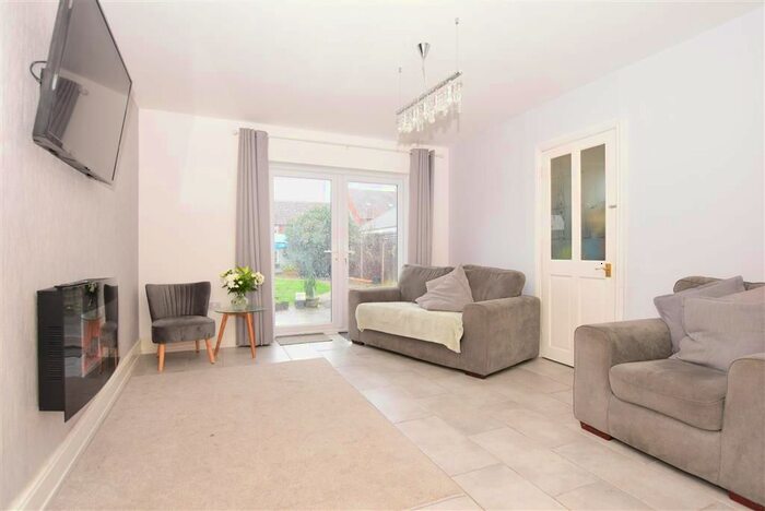 5 Bedroom End Of Terrace House For Sale In Ridham Avenue, Kemsley, Sittingbourne, Kent, ME10