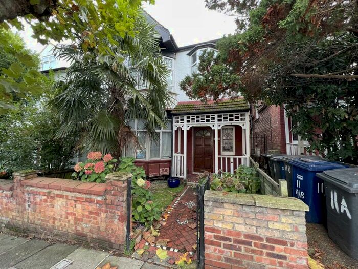 1 Bedroom Apartment To Rent In Graham Road, London, NW4