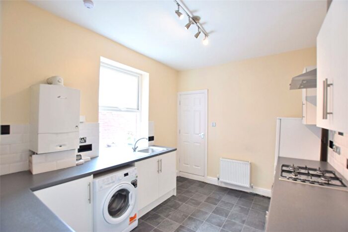 2 Bedroom Flat To Rent In Rodsley Avenue, Gateshead, NE8
