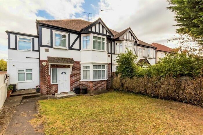 2 Bedroom Flat To Rent In Roehampton Vale, London, SW15