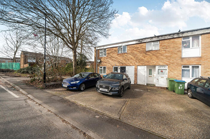3 Bedroom End Of Terrace House For Sale In Tangmere Drive, Lordshill, Southampton, Hampshire, SO16