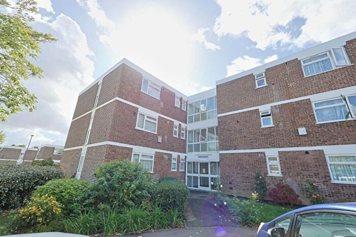 1 Bedroom Apartment For Sale In York House, Stratton Close, Edgware, Middlesex, HA8