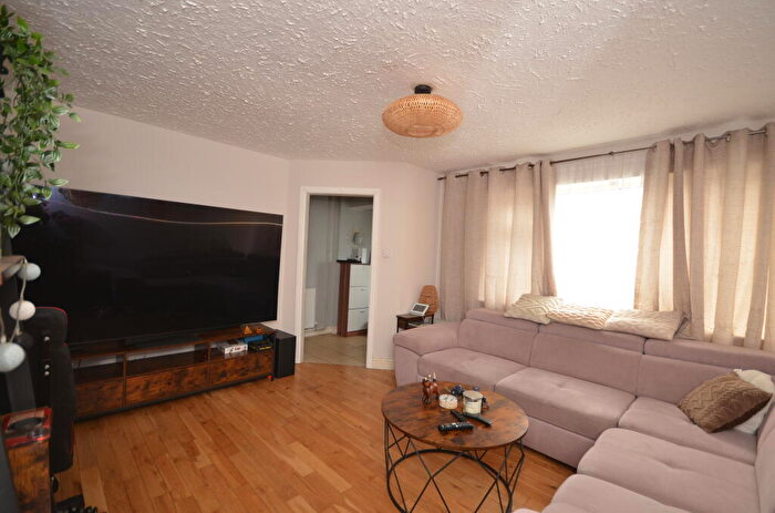 3 Bedroom Semi-Detached House For Sale In RIngstead, NN14
