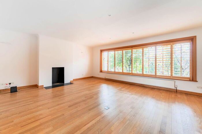 4 Bedroom Property To Rent In Lansdowne Crescent, Notting Hill, London, W11