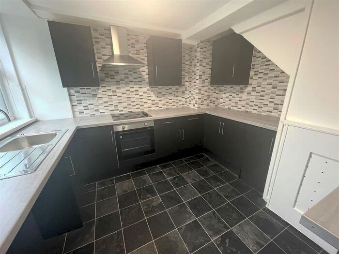 3 Bedroom Flat To Rent In Hollingworth Close, Middle Hillgate, Stockport, SK1
