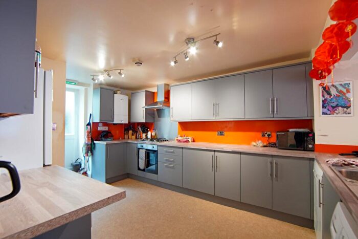 6 Bedroom End Of Terrace House To Rent In Cheltenham Road, Stokes Croft, Bristol, BS6