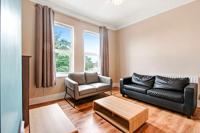 2 Bedroom House To Rent In Burley Road, Leeds, LS3