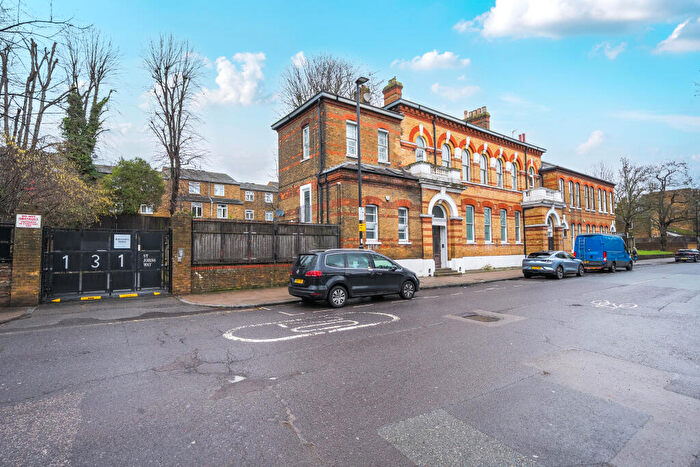 3 Bedroom Flat For Sale In St. John's Way, London, N19