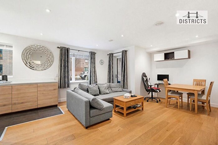 3 Bedroom Flat To Rent In Hankins House, Peartree Way, SE10