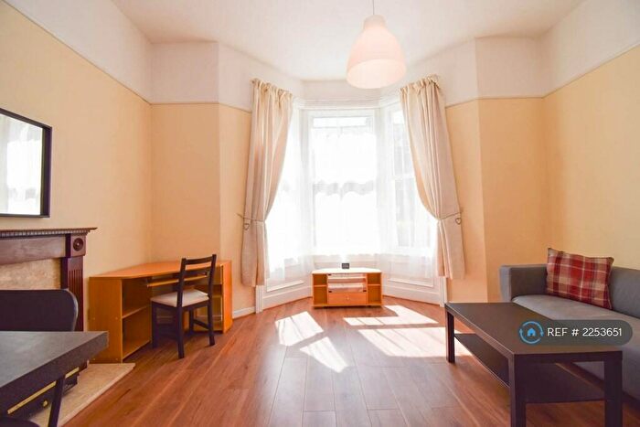 1 Bedroom Flat To Rent In Lambton Road, Newcastle Upon Tyne, NE2