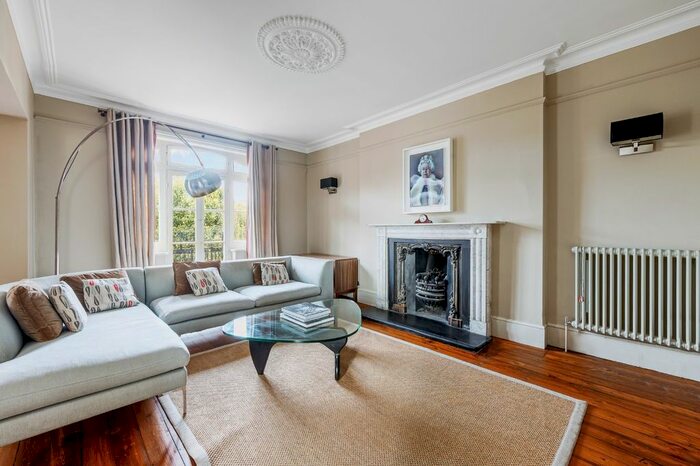 4 Bedroom Flat To Rent In Queen's Club Gardens, London, W14