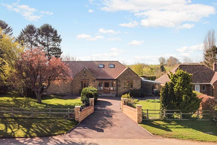 3 Bedroom Bungalow For Sale In Thorpe Road, Chacombe, OX17