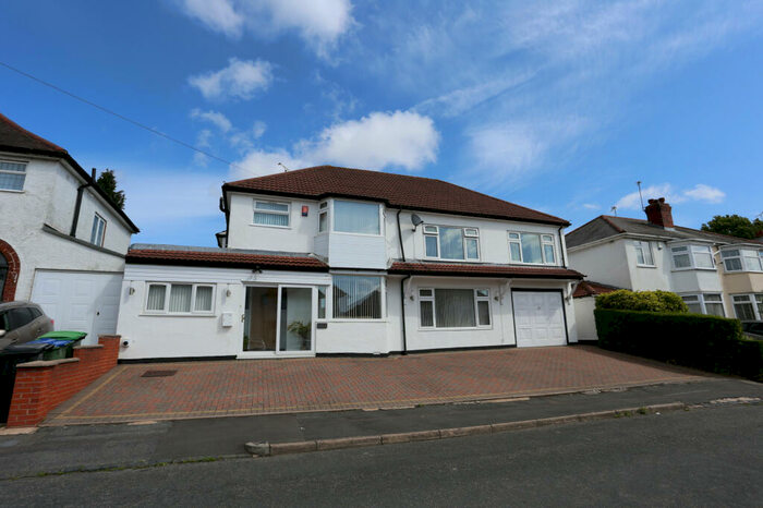 5 Bedroom Detached House To Rent In Sunnybank Road, Oldbury, West Midlands, B68