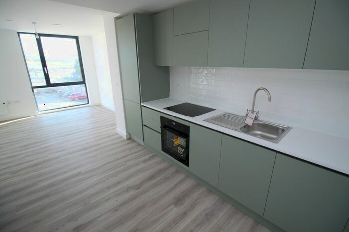 2 Bedroom Flat To Rent In Chevette Court, Kimpton Road, Luton, Bedfordshire LU2