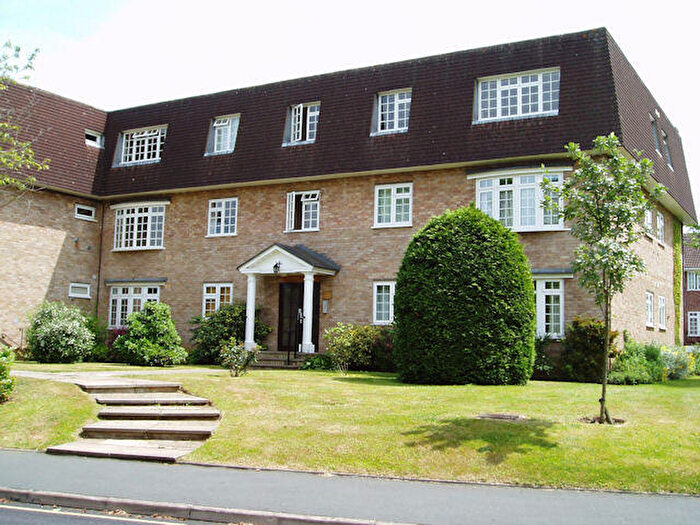 1 Bedroom Flat To Rent In Langley Walk, Woking, GU22