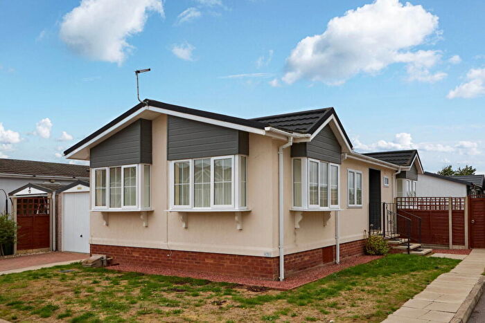2 Bedroom Park Home For Sale In Bramble Close, Attleborough, NR17