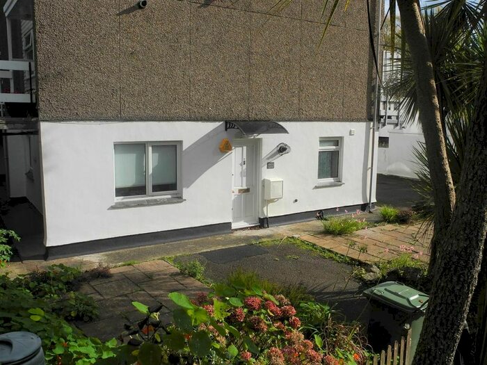 1 Bedroom Flat To Rent In Hawkins Road, Penzance TR18