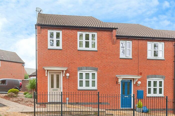 3 Bedroom Semi-Detached House For Sale In Olympic Way, Hinckley, LE10