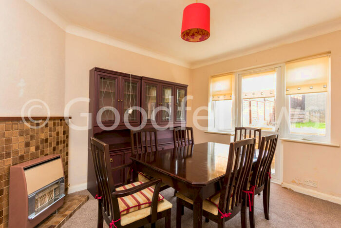 3 Bedroom House To Rent In Dunster Avenue, Morden, Surrey, SM4