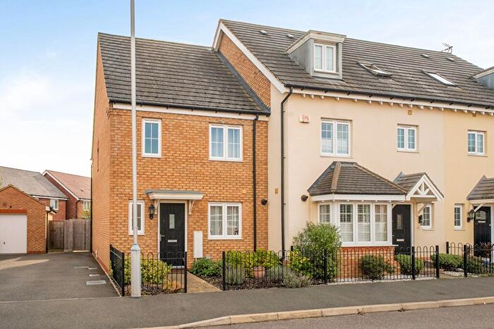 3 Bedroom End Of Terrace House For Sale In Shackleton Gardens, Flitwick, MK45