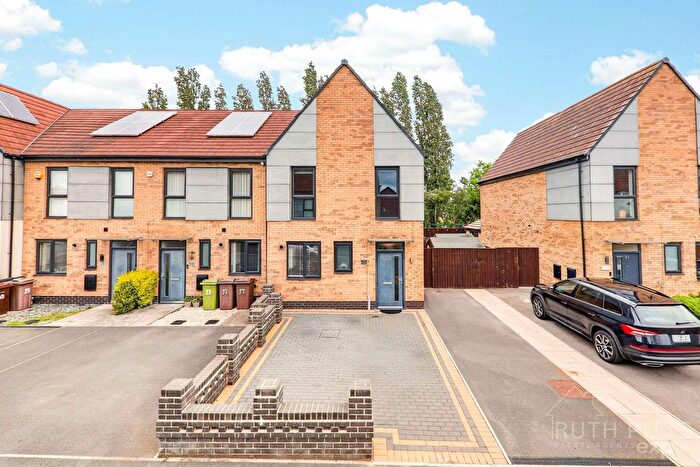 3 Bedroom End Of Terrace House For Sale In Lapwing Road, South Elmsall, WF9