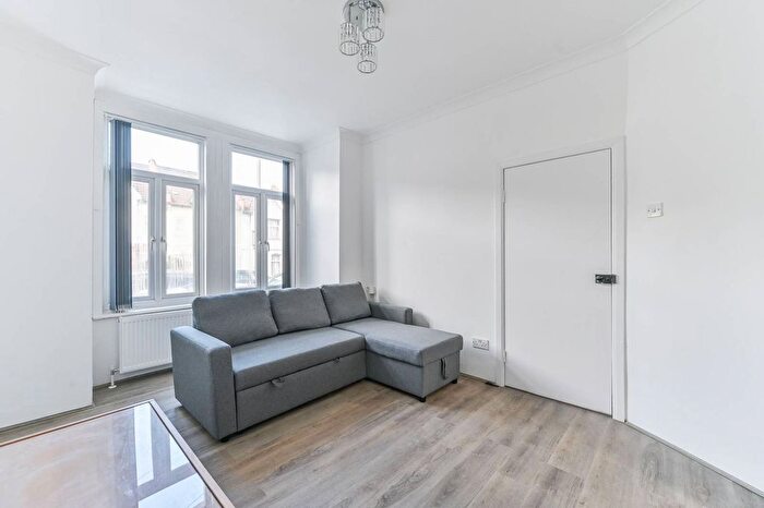 1 Bedroom Flat To Rent In Gassiot Road, Tooting, London, SW17