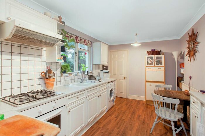 1 Bedroom Flat To Rent In Marney Road, SW11