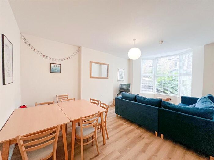 8 Bedroom House To Rent In Moor Oaks Road, Sheffield, S10