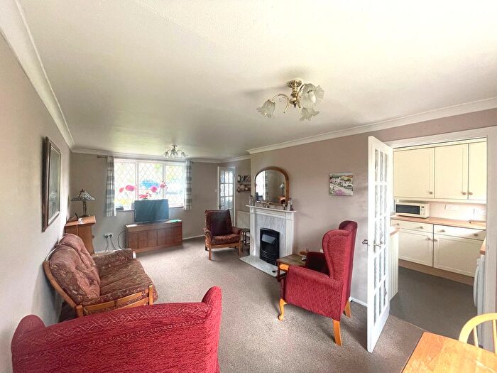 2 Bedroom End Of Terrace House To Rent In Barnet Road, Potters Bar, EN6