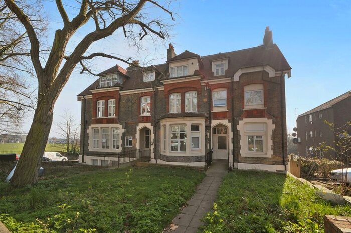 Studio To Rent In Mount View Road, London, N4