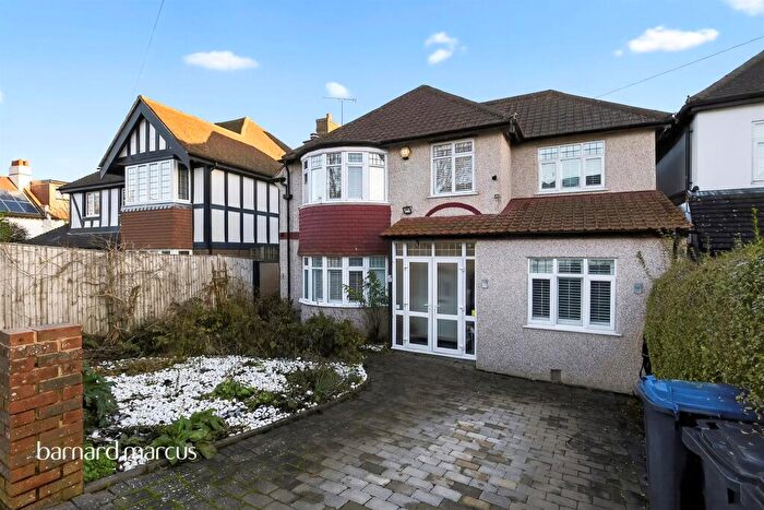 4 Bedroom Detached House For Sale In The Horseshoe, Coulsdon, CR5