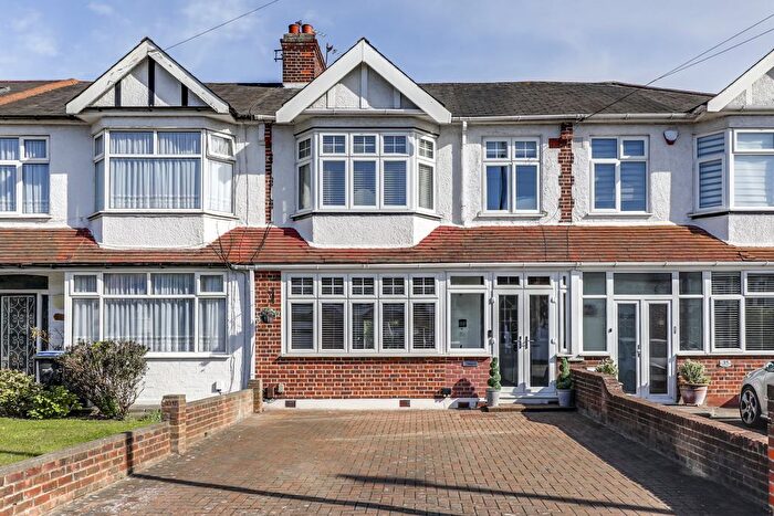 3 Bedroom Terraced House For Sale In Halstead Road, Winchmore Hill, Greater London, N21