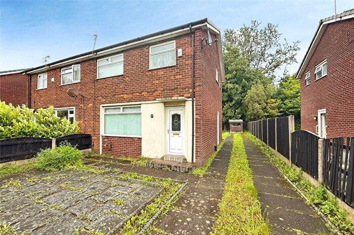 3 Bedroom Semi Detached House For Sale In Pendleway, Pendlebury, Swinton, Manchester, M27
