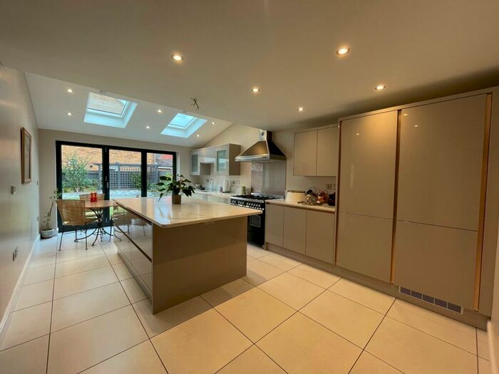 5 Bedroom House To Rent In Whittington Road, Leicester, LE3
