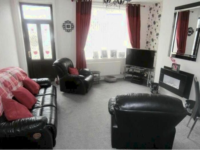 3 Bedroom Terraced House To Rent In Derwent Street, Keighley, BD21