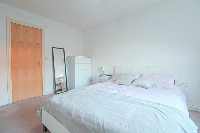 2 Bedroom Flat To Rent In International Way, Sunbury-On-Thames, TW16